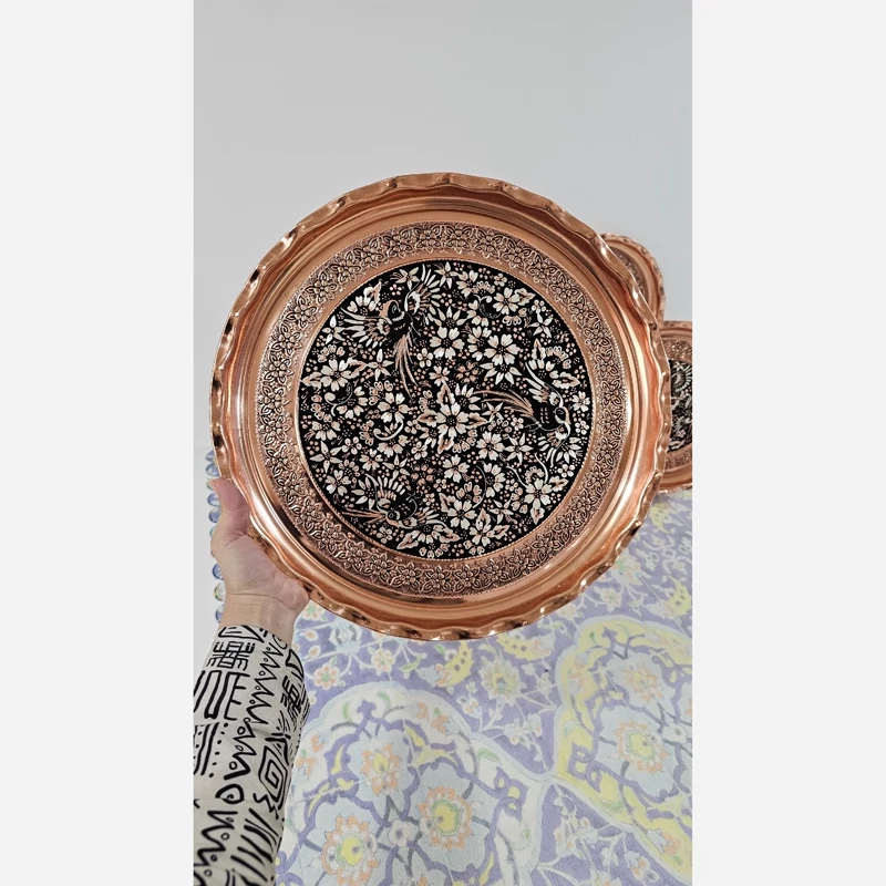 سینی پذیرایی مسی سایز 3 قطر 38 الماس تراش گلبرگ طرح گل و مرغ