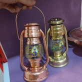 فانوس مسی و برنجی ابکاری نانو در دو رنگ دارای شمع کار شیک و دکوری و مناسب هدیه ارسال رایگان